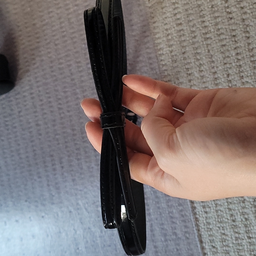 Skiny black bow belt